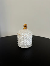 Load image into Gallery viewer, Royal White Baby Geo 120ml Soy Candle
